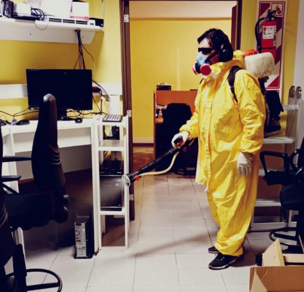 El municipio continúa con tareas de desinfección y fumigación. 