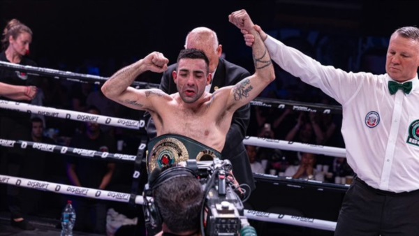 La Maquinita Sosa venció por KO10 al británico James Dickens y se coronó campeón mundial pluma IBO en Dubai.