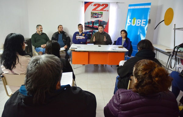 Autoridades de “El 22” y SUBE dialogaron con las vecinales para informar a la comunidad sobre el servicio.