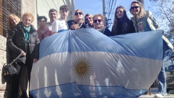 La familia de Joaquín fue a despedirlo al aeropuerto.