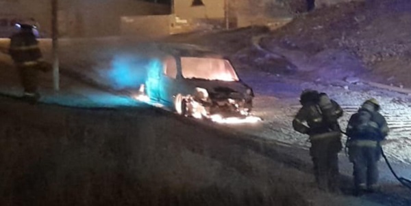 Una camioneta se incendió ayer en Puerto Madryn. Tras el hecho se encontraron elementos combustibles.