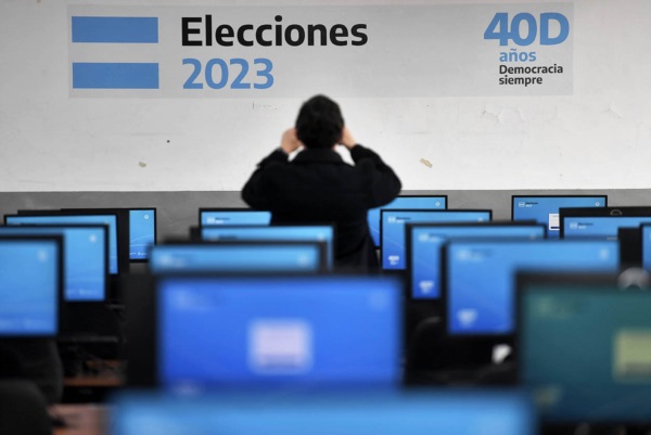 Democracia siempre. El sistema interpela a los ciudadanos, que deben entender la necesidad de involucrarse para fortalecerse como comunidad. 