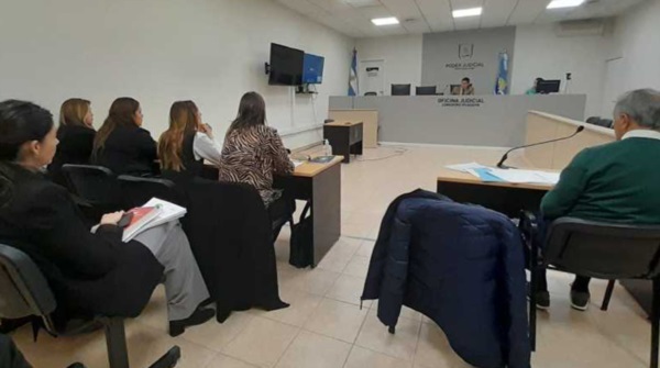 Ángel Hernández seguirá libre hasta que su condena quede firme.