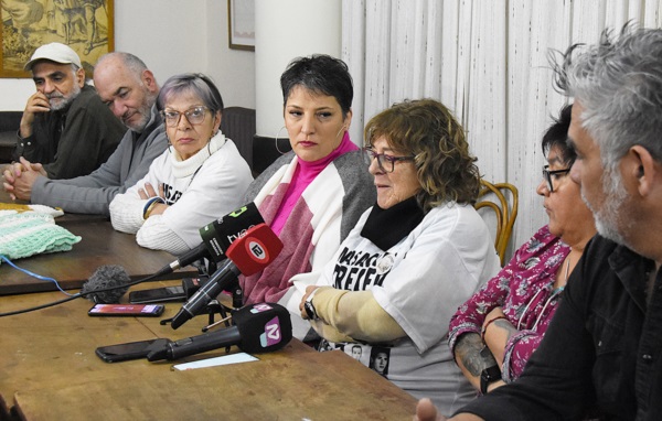 Organización. Una postal de la conferencia de prensa en Trelew dando cuenta de la agenda de homenajes.
