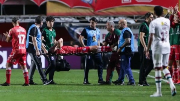 Luciano Sánchez sufrió una grave lesión en el empate de Argentinos con Fluminense.