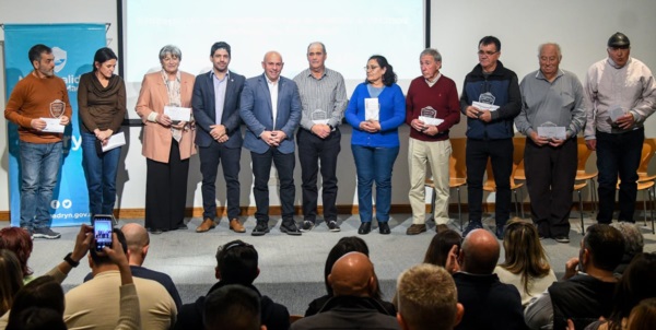 El intendente Gustavo Sastre encabezó la entrega de reconocimientos a los vecinos destacados de Madryn.