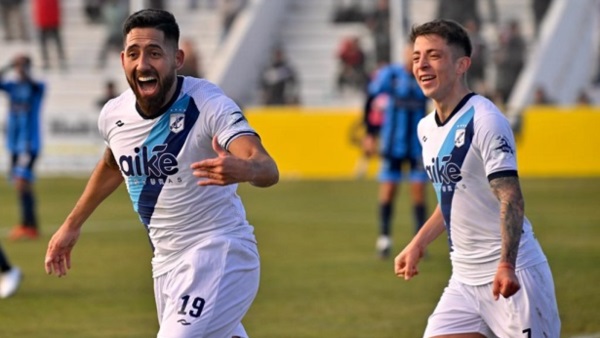 El paraguayo Julio César Rodríguez y el empate salvador. (Foto: Daniel Feldman/Jornada).