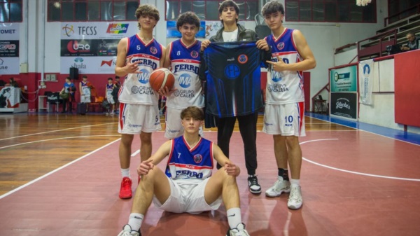 Ferro se llevó los dos primeros juegos de Comodoro. (Foto: Martín Levicoy/Jornada).