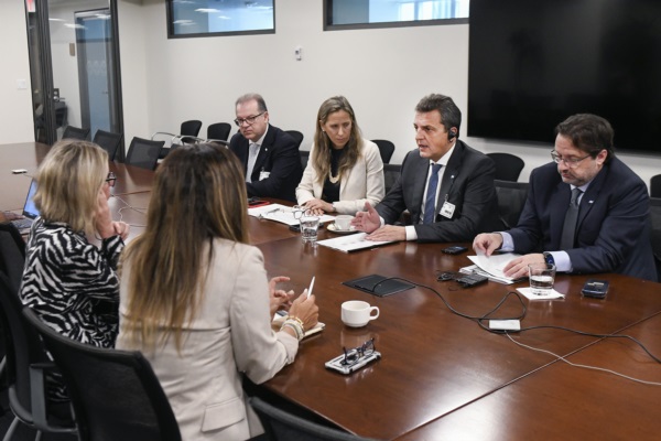 Massa mantuvo este martes su primer encuentro formal con Anna Bjerde, directora gerente de Operaciones de Crédito del BM.