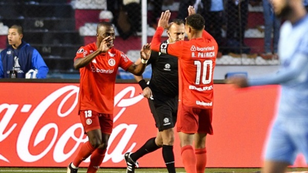 Enner Valencia le da victoria al Inter de Porto Alegre ante Bolívar en La Paz y acerca a los brasileños a semifinales.