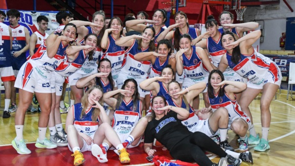 David Centeno ya entrena a las chicas de Ferro que comienzan a competir en 10 días.