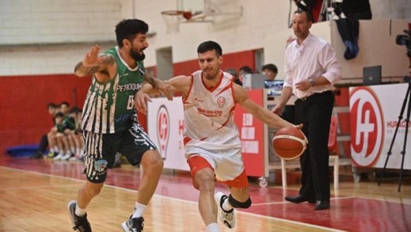 Ravera volvió a ser una de las principales vías de gol del Globo. (Foto: Daniel Feldman/Jornada).