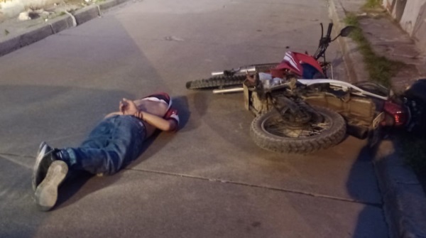 El joven delincuente fue detenido cuando pretendía huir tras robar. 