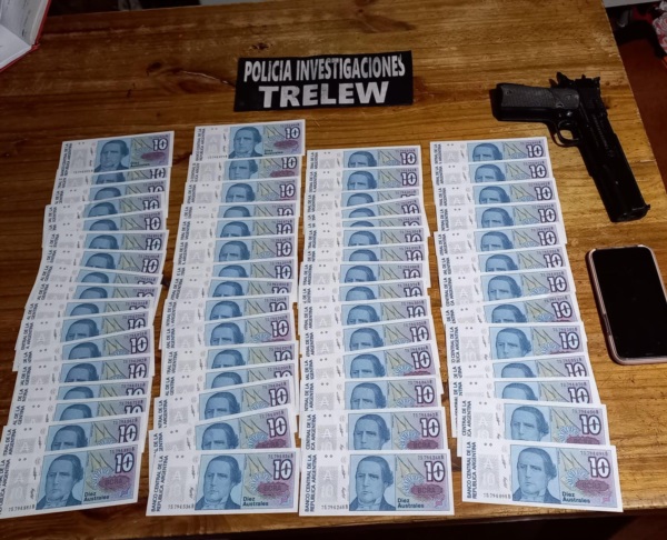 Entre los elementos sustraídos encontraron billetes Australes de colección. 