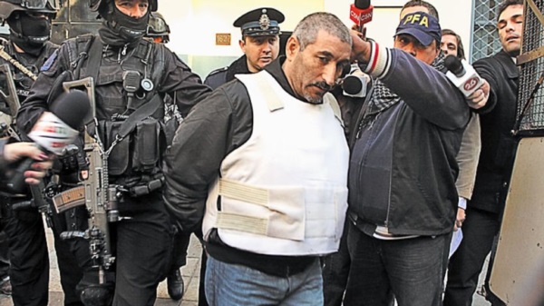 El capo narco Miguel Ángel "Mameluco" Villalba, en el momento de ser trasladado.