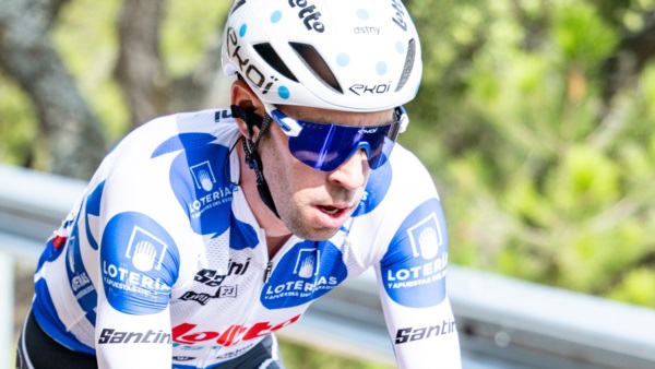 Sepúlveda lució por una semana el maillot blanco a lunares azules en un hecho inédito para el ciclismo nacional.