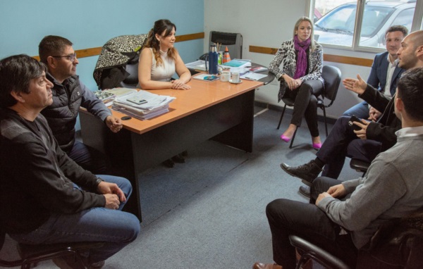 Autoridades de la Municipalidad y del Banco Macro se reunieron para ultimar detalles.
