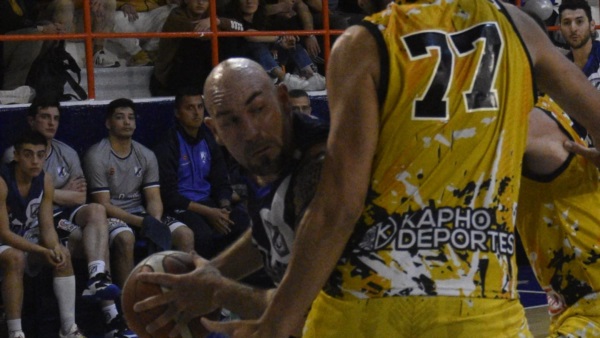 Bondarenco con la marca de Diego Romero de Náutico. (Foto: JJ De Focatiis/Jornada).