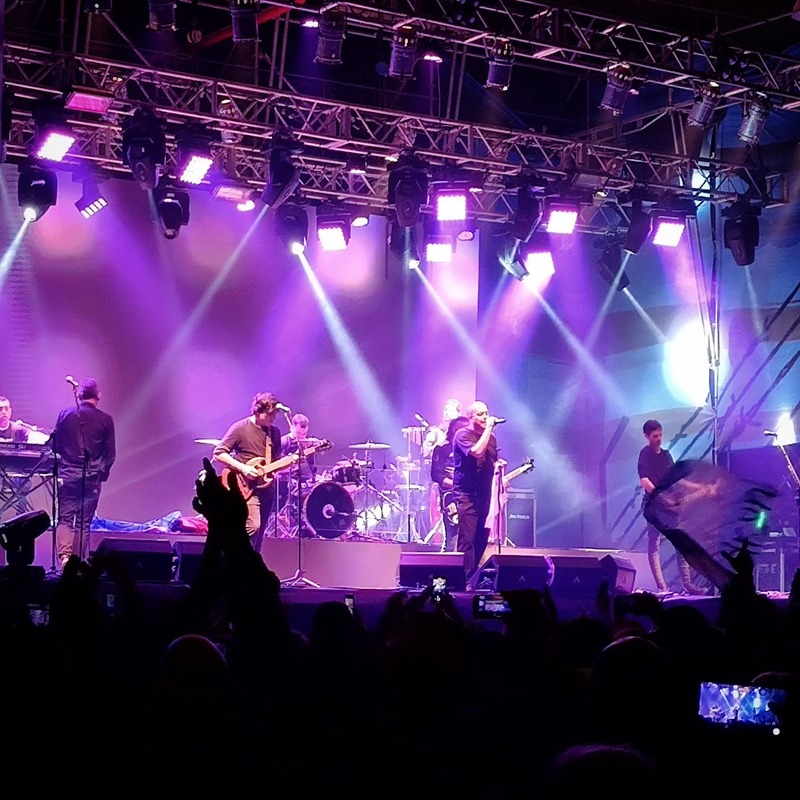 El Pato Fontanet volvió a Trelew y llenó el Predio Ferial. Foto crédito: Monse Cantoni