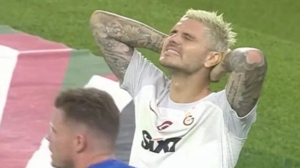 Mauro Icardi quiso imitar a Messi pero erró un gol increíble y terminó en blooper.