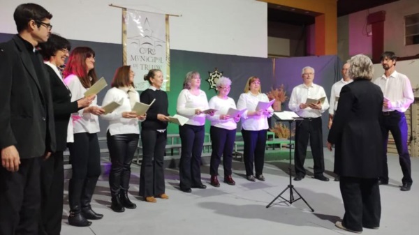 Uno de los grupos corales que se presentó en el Salón San David, durante la programación del festival.