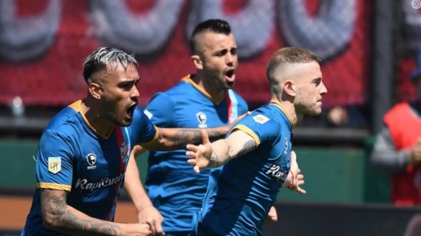 Arsenal ganó y sigue con vida.