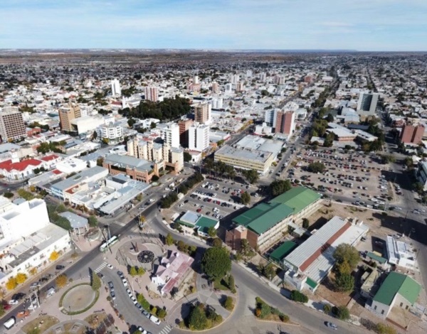 En Trelew hay una tasa de desempleo del 7,1%  y cerca de 78.000 personas viven debajo de la línea de pobreza. 