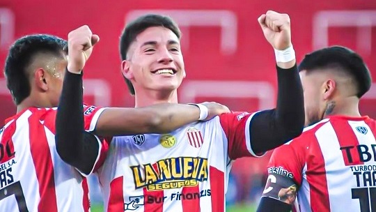Francisco Álvarez, además del gol, fue el jugador con más duelos ganados [9] en el triunfo de Barracas Central ante Arsenal.